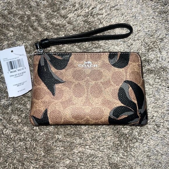Coach bow Tan and Black Wristlet - Picture 1 of 3